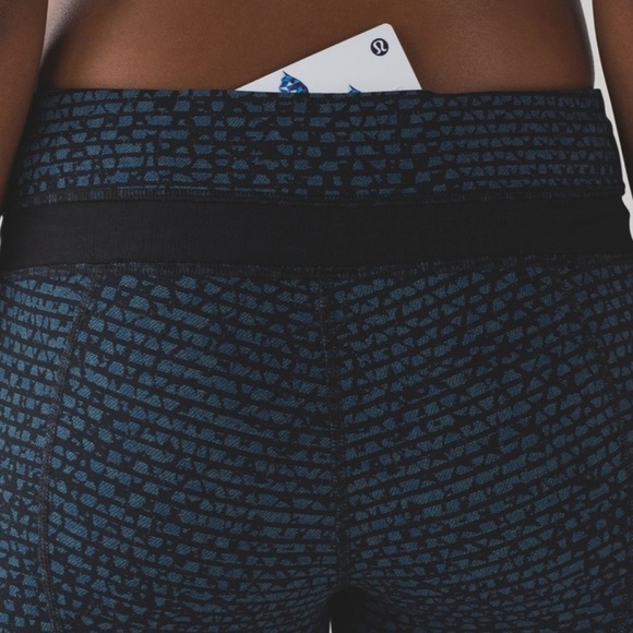 Lululemon Inspire Tight II
Shatter Weave Desert Teal Alberta Lake / Black - Picture 13 of 13